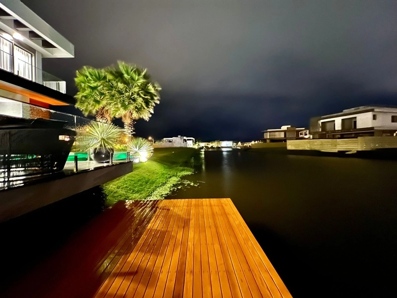 MANSÃO À BEIRA LAGO: 22ª foto da galeria de imagens do imóvel