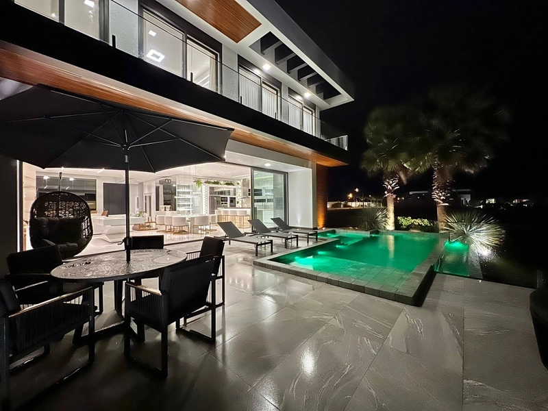 MANSÃO À BEIRA LAGO: 24ª foto da galeria de imagens do imóvel