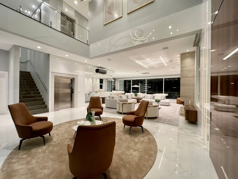 MANSÃO À BEIRA LAGO: 5ª foto da galeria de imagens do imóvel