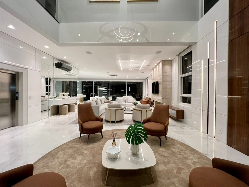 MANSÃO À BEIRA LAGO: 8ª foto da galeria de imagens do imóvel