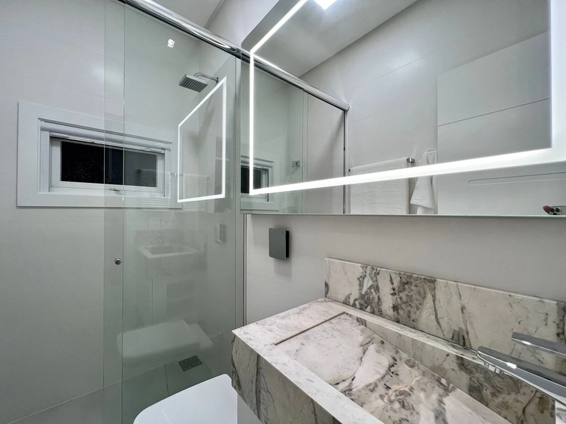 MANSÃO À BEIRA LAGO: 29ª foto da galeria de imagens do imóvel