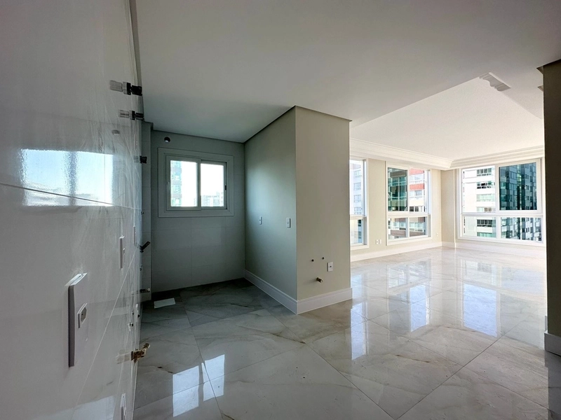 APARTAMENTO COM DESIGN NEOCLÁSSICO: 8ª foto da galeria de imagens do imóvel