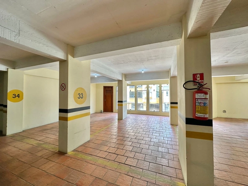 Apartamento de 2 dorm. com 1 ste, sacadão de frente, box grande, Capão: 2ª foto da galeria de imagens do imóvel