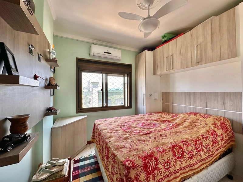 Apartamento de 2 dorm. com 1 ste, sacadão de frente, box grande, Capão: 3ª foto da galeria de imagens do imóvel