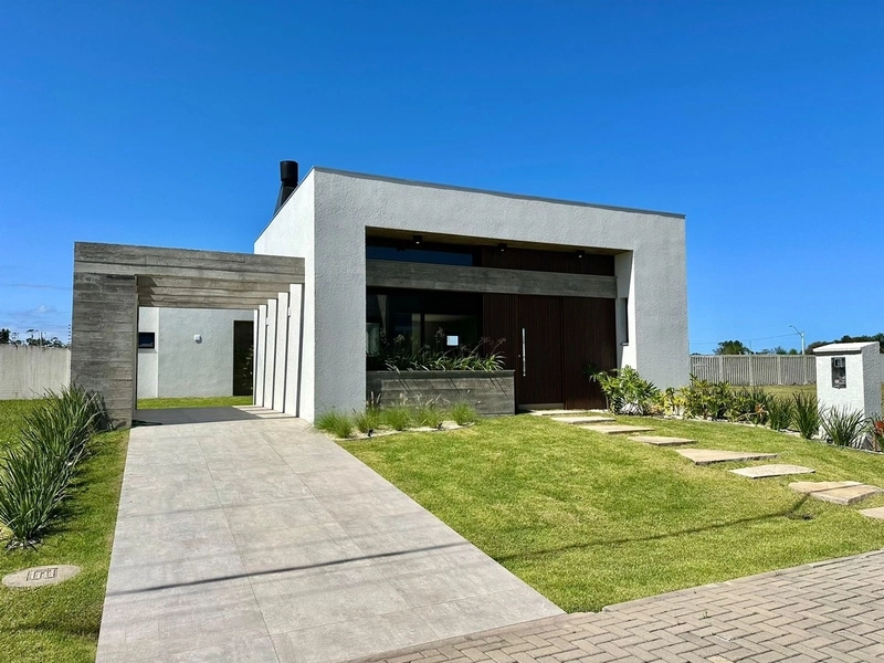 CASA NOVA À VENDA EM CONDOMÍNIO FECHADO