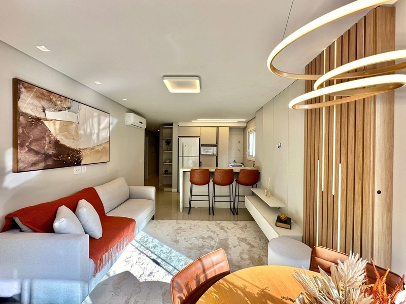 BELÍSSIMO APARTAMENTO FINAMENTE MOBILIADO E DECORADO