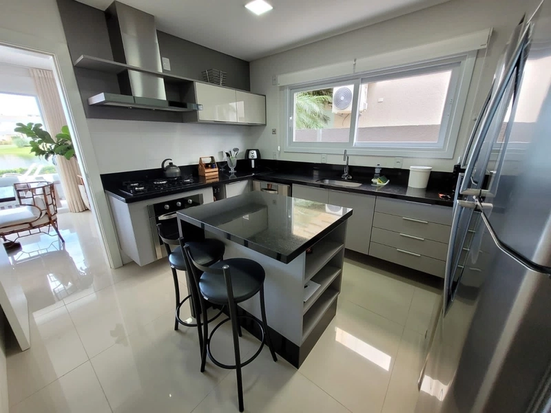 SOBRADO FRENTE LAGO: 9ª foto da galeria de imagens do imóvel