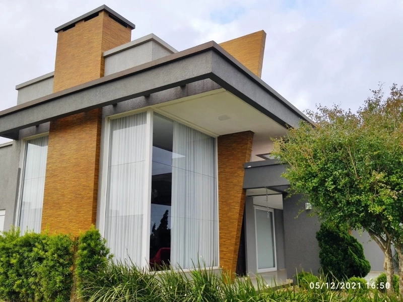 LINDA CASA EM CONDOMÍNIO FECHADO.