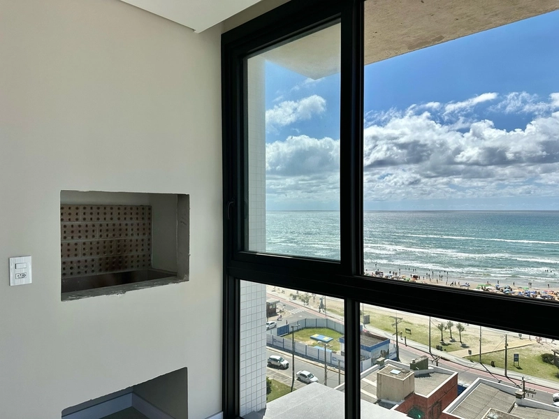 APARTAMENTO COM VISTA CINEMATOGRÁFICA PARA O MAR: 2ª foto da galeria de imagens do imóvel