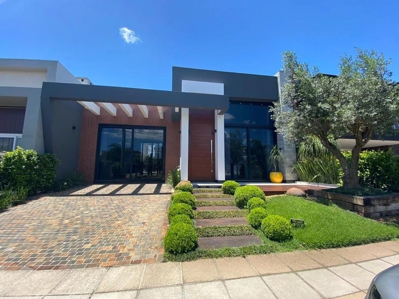 Casa no condomínio fechado mais consolidado do litoral