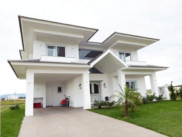 SOBRADO COM ÓTIMA LOCALIZAÇÃO