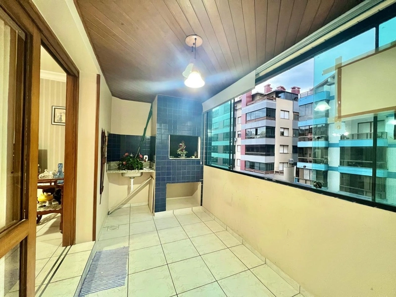 Excelente apartamento com sacada de frente e terraço!