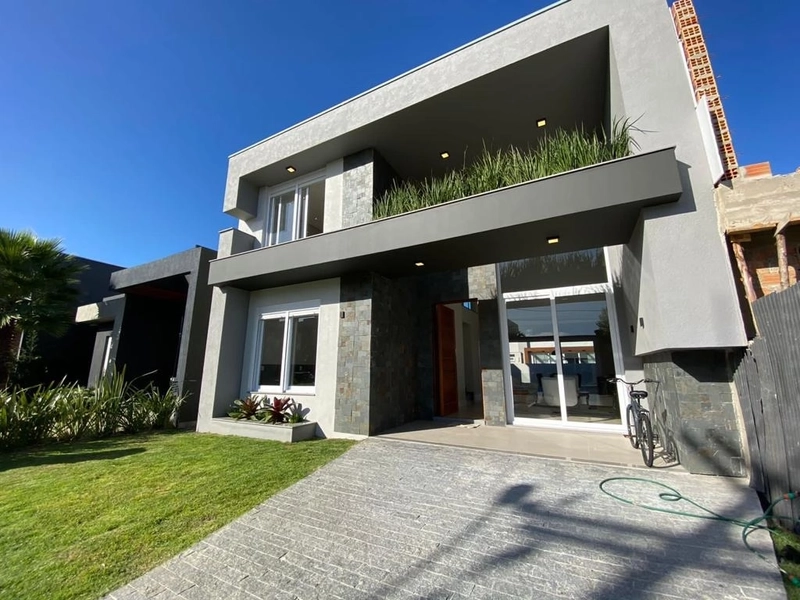 LINDO SOBRADO COM PISCINA: 2ª foto da galeria de imagens do imóvel