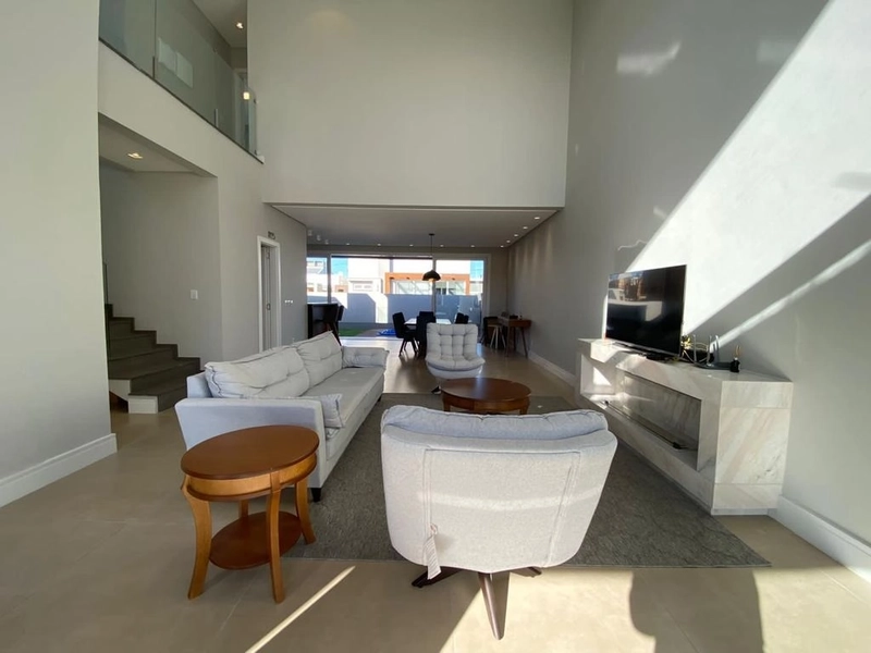 LINDO SOBRADO COM PISCINA: 4ª foto da galeria de imagens do imóvel