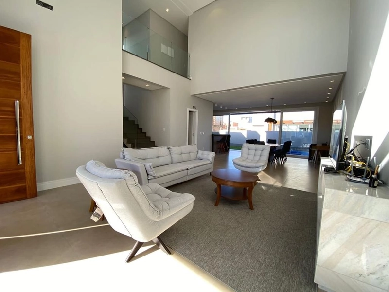 LINDO SOBRADO COM PISCINA: 5ª foto da galeria de imagens do imóvel