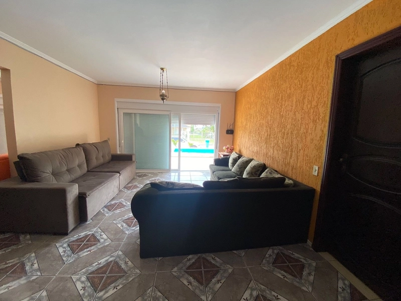 CASA COM UMA OTIMA LOCALIZAÇÃO.: 2ª foto da galeria de imagens do imóvel