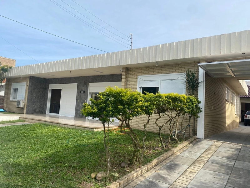 CASA COM UMA OTIMA LOCALIZAÇÃO.: 3ª foto da galeria de imagens do imóvel