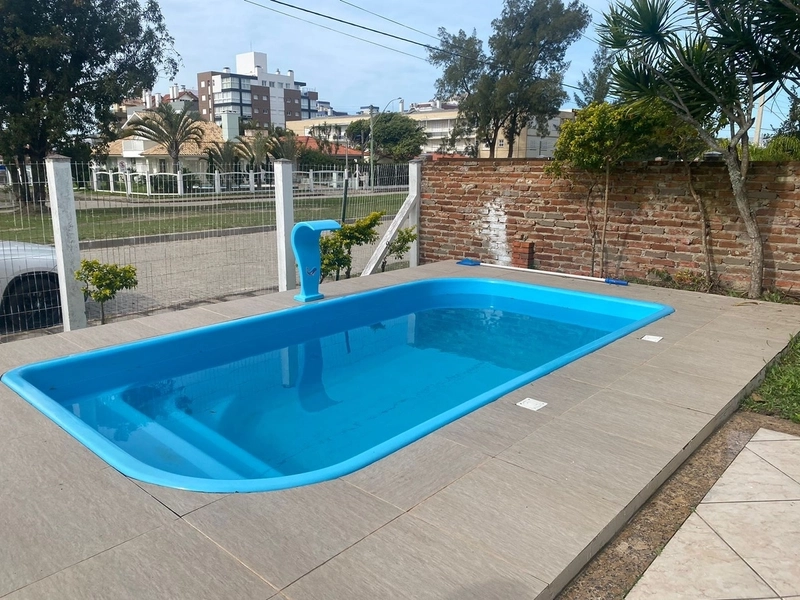 CASA COM UMA OTIMA LOCALIZAÇÃO.