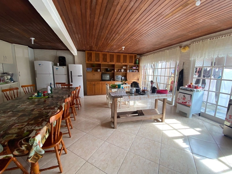 CASA COM UMA OTIMA LOCALIZAÇÃO.: 6ª foto da galeria de imagens do imóvel