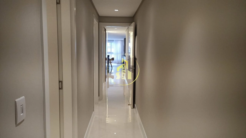 Apartamento de 3 suítes, frente, vista mar e praça, no Navegantes.: 3ª foto da galeria de imagens do imóvel