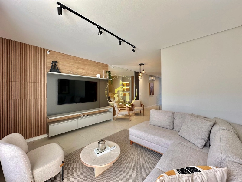 Casa em condomínio fechado, com paradouro a beira mar