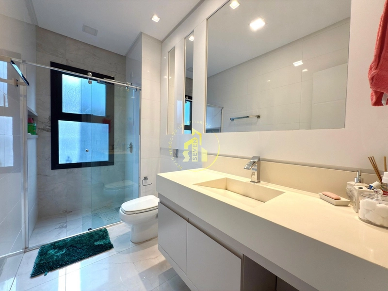 Sobrado de Alto Padrão à Beira do Lago no Condomínio Enseada–Xangri-lá: 24ª foto da galeria de imagens do imóvel