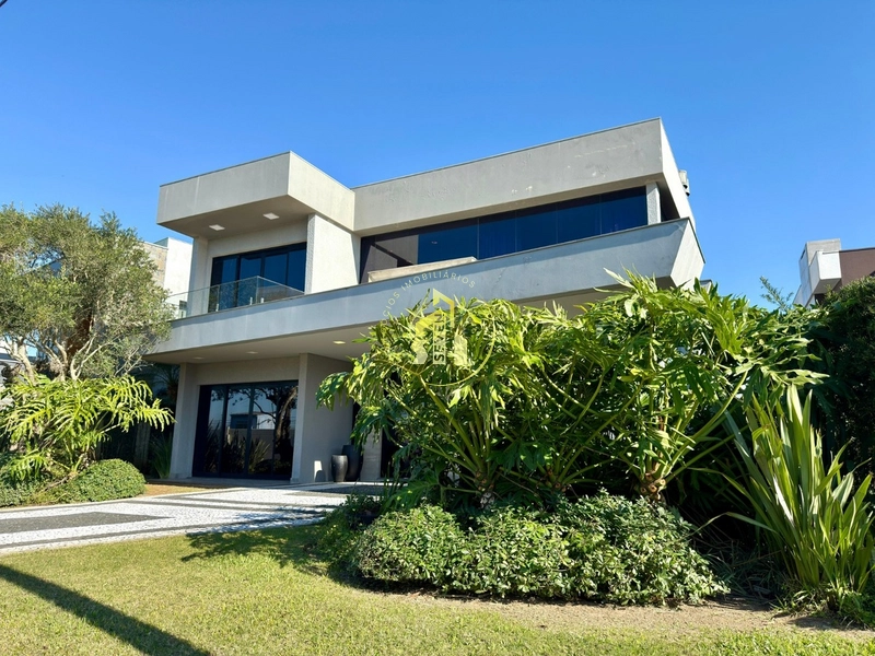 Sobrado de Alto Padrão à Beira do Lago no Condomínio Enseada–Xangri-lá: 4ª foto da galeria de imagens do imóvel