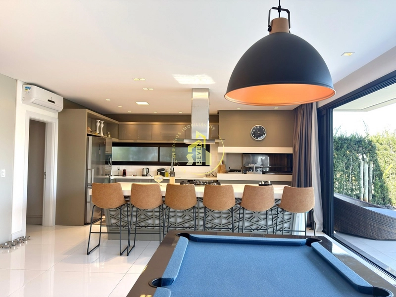 Sobrado de Alto Padrão à Beira do Lago no Condomínio Enseada–Xangri-lá: 10ª foto da galeria de imagens do imóvel