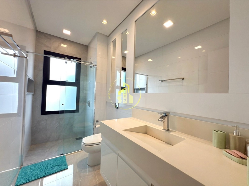 Sobrado de Alto Padrão à Beira do Lago no Condomínio Enseada–Xangri-lá: 31ª foto da galeria de imagens do imóvel