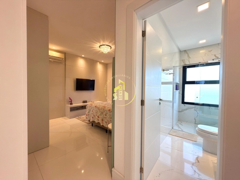 Sobrado de Alto Padrão à Beira do Lago no Condomínio Enseada–Xangri-lá: 30ª foto da galeria de imagens do imóvel