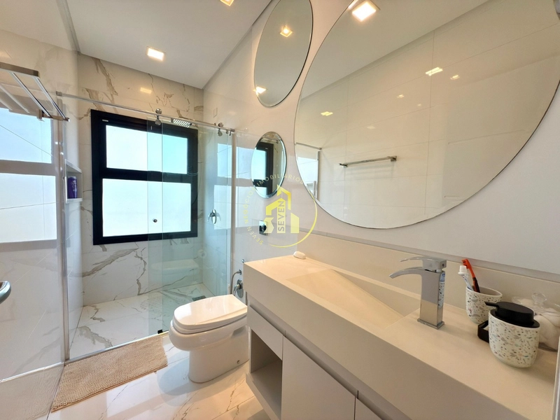 Sobrado de Alto Padrão à Beira do Lago no Condomínio Enseada–Xangri-lá: 50ª foto da galeria de imagens do imóvel