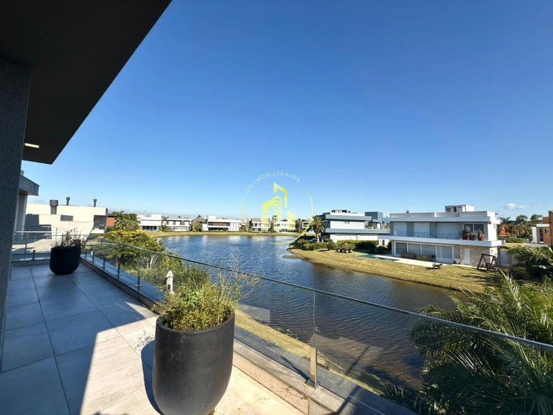 Sobrado de Alto Padrão à Beira do Lago no Condomínio Enseada–Xangri-lá: 52ª foto da galeria de imagens do imóvel