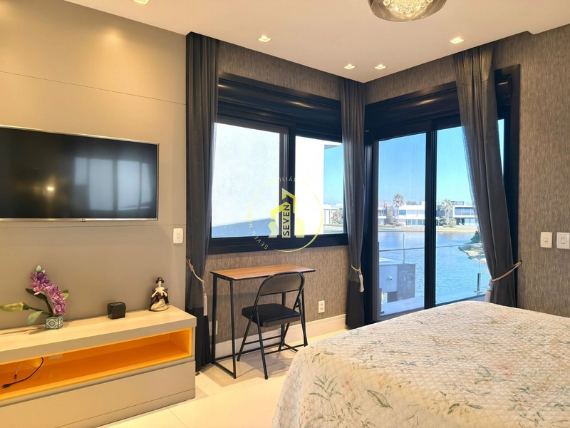 Sobrado de Alto Padrão à Beira do Lago no Condomínio Enseada–Xangri-lá: 36ª foto da galeria de imagens do imóvel