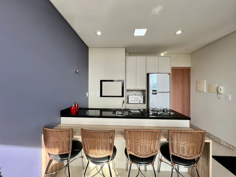 BELÍSSIMO APARTAMENTO MOBILIADO E DECORADO