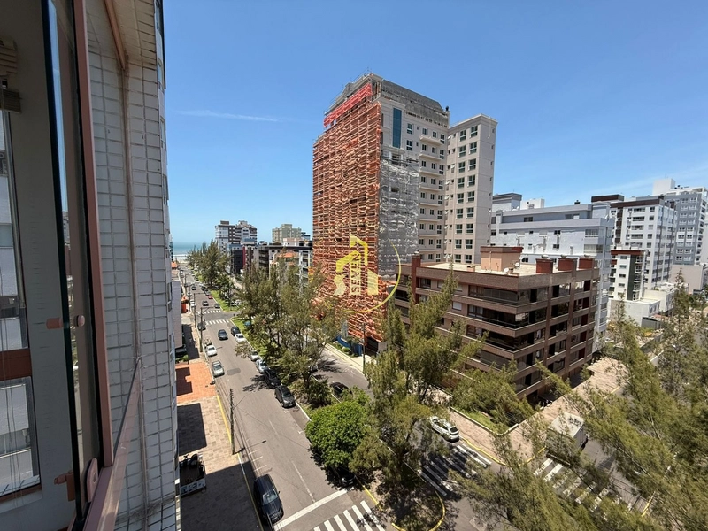 Apartamento de 3 dormitórios, prédio de esquina na avenida, Capão: 3ª foto da galeria de imagens do imóvel