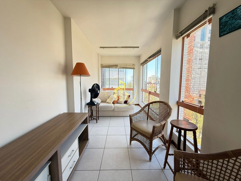 Apartamento de 3 dormitórios, prédio de esquina na avenida, Capão: 2ª foto da galeria de imagens do imóvel