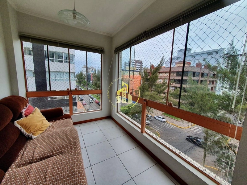 Apartamento de 3 dormitórios, prédio de esquina na avenida, Capão: 3ª foto da galeria de imagens do imóvel