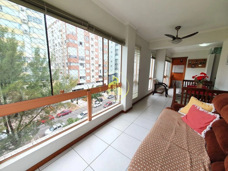 Apartamento de 3 dormitórios, prédio de esquina na avenida, Capão