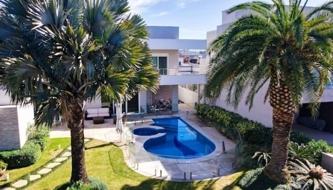 Belíssima Mansão em condomínio fechado em Capão da Canoa