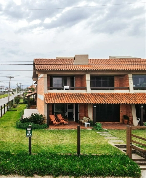 Belíssimo duplex na Beira Mar de  Xangri-lá, composto por 2 dormitório