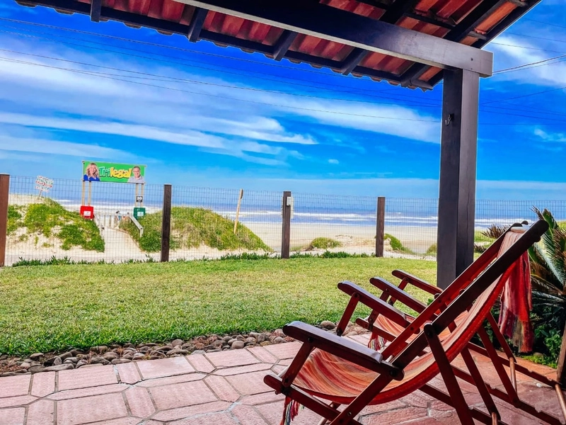 Belíssimo duplex na Beira Mar de  Xangri-lá, composto por 2 dormitório: 2ª foto da galeria de imagens do imóvel