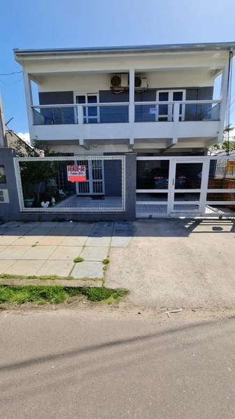 Sobrado 5 dormitórios no centro de Xangri-lá: 1ª foto da galeria de imagens do imóvel