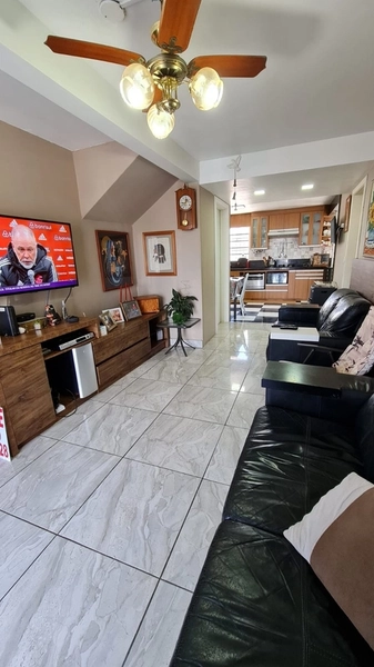 Sobrado 5 dormitórios no centro de Xangri-lá: 3ª foto da galeria de imagens do imóvel