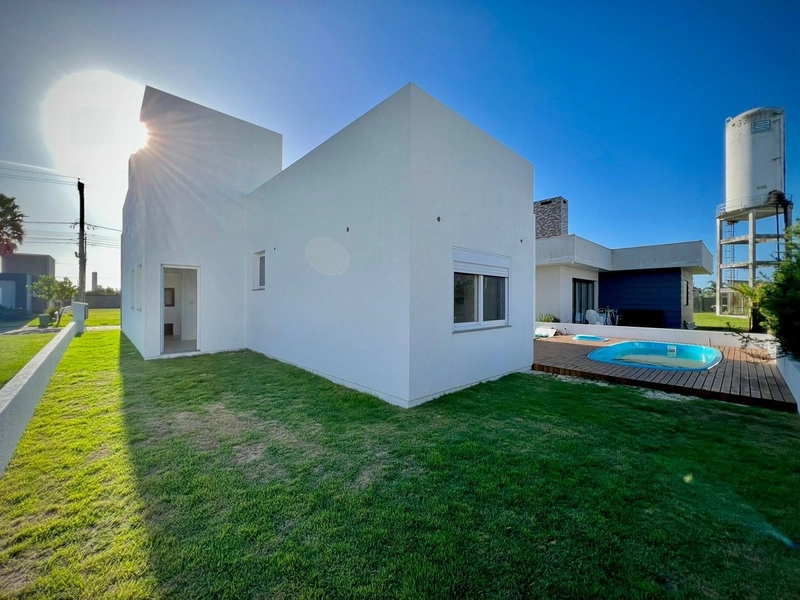 EXCELENTE CASA EM CONDOMÍNIO FECHADO EM CAPÃO DA CANOA: 2ª foto da galeria de imagens do imóvel