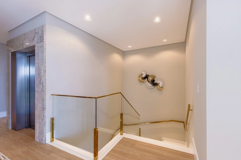 BELISSIMA MANSÃO NEOCLÁSSICA BEIRA LAGO NO CONDOMINIO SENSE: 13ª foto da galeria de imagens do imóvel