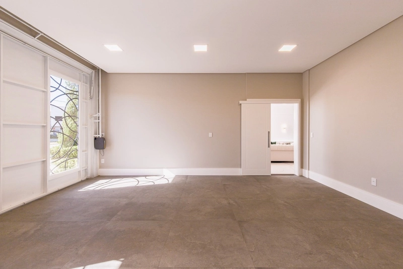 BELISSIMA MANSÃO NEOCLÁSSICA BEIRA LAGO NO CONDOMINIO SENSE: 19ª foto da galeria de imagens do imóvel