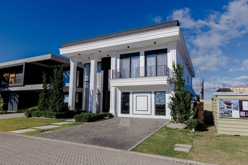 BELISSIMA MANSÃO NEOCLÁSSICA BEIRA LAGO NO CONDOMINIO SENSE: 1ª foto da galeria de imagens do imóvel