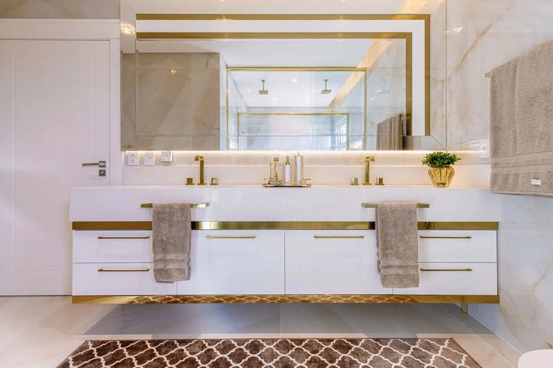 BELISSIMA MANSÃO NEOCLÁSSICA BEIRA LAGO NO CONDOMINIO SENSE: 6ª foto da galeria de imagens do imóvel