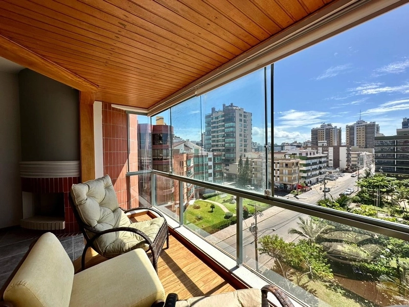 BELISSÍMO APARTAMENTO DE FRENTE PARA PRAÇA E COM VISTA PARA O  MAR