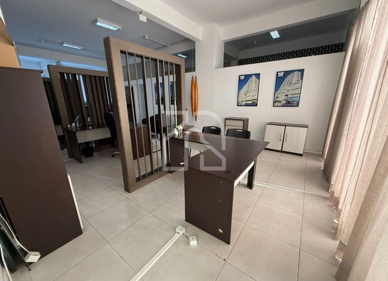 Escritório Mobiliado para Locação – Camboriú, divisa com Balneário Cam: 2ª foto da galeria de imagens do imóvel